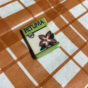 Petunia pin